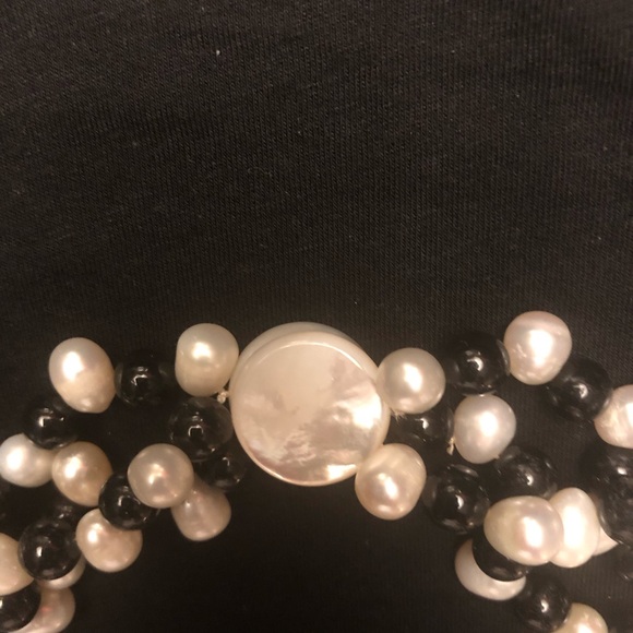 Beautiful Black & White Twisted Necklace - Picture 2 of 2